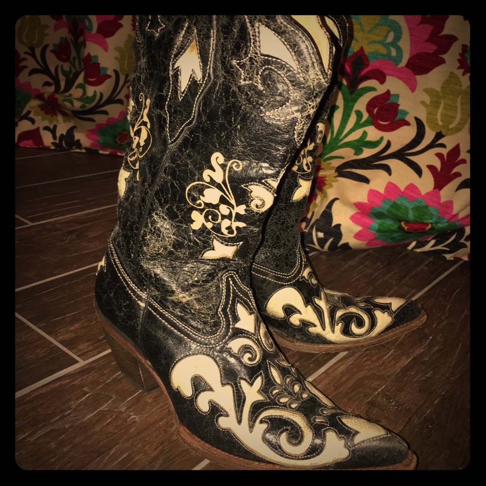 Corral Ladies Vintage Black w/ White Lizard Boots